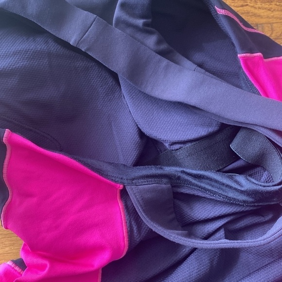 Lululemon Spin It To Win It Tank Size 4 (sm) in Black Swan/ Raspberry Glo - Picture 10 of 14